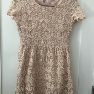 Forever 21 size medium creamy / Tan A-line Flutter Sleeve lace Dress lined Teen
